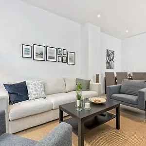 https://solaga-suites-merced.es-andalucia.com