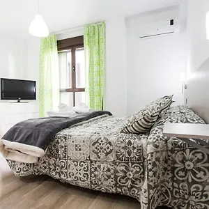 https://apartamentos-turisticos-horno-de-marina.es-andalucia.com
